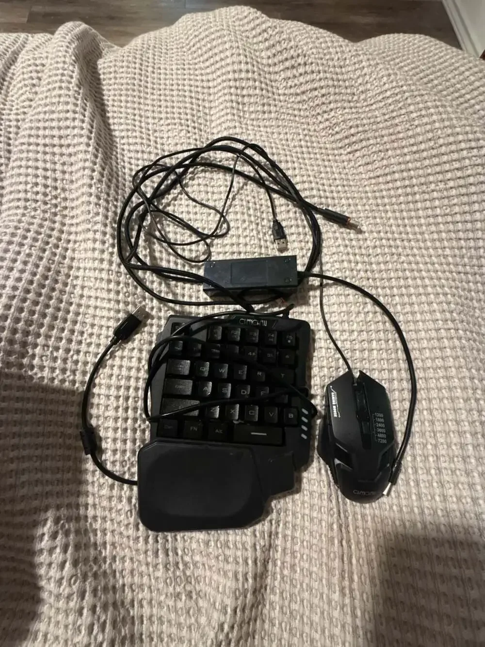 CIMYIU One-Handed Gaming Keyboard and Mouse Combo with Wrist Rest